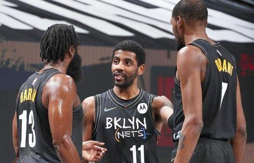 两将回应保罗事件：训练馆没他安静不少 他对自己和队友要求极高（两将谈及保罗风波：他不在训练馆更清静 对自我与队友标准极高）