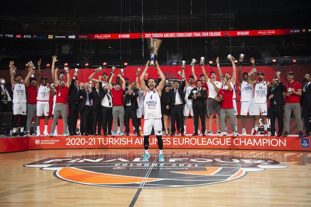 今日亚泰降级，而昨日以亚泰梯队为班底的泰州队夺得苏超冠军（冰火两重天：亚泰今日降级，昨日由亚泰梯队为班底的泰州队加冕苏超冠军）