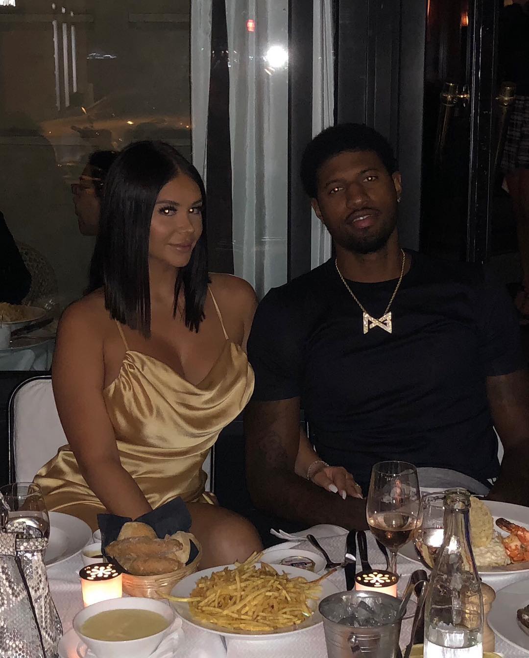 孙颖莎为何不站C位？刘国梁为何不与日本队握手？原因不言而喻（孙颖莎为何未站中间？刘国梁为何未与日本队握手？背后缘由一目了然）