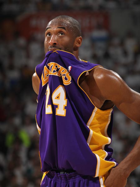 上半场太拉！唐斯14中6空砍24分8篮板3助攻（上半场状态不佳！唐斯14投6中空砍24分8板3助）