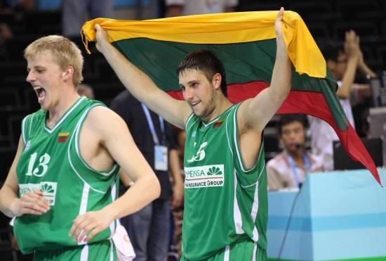 半场战报：奥萨苏纳2-0莱万特，鲁文-加西亚、维克托-穆尼奥斯破门（半场快讯：奥萨苏纳2-0领先莱万特，鲁文-加西亚与维克托-穆尼奥斯建功）