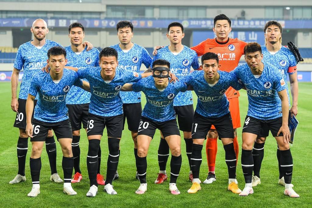 德国球队本赛季场均上座人数：多特8.1万人第1，拜仁7.5万第2（德国球队本季场均上座榜：多特8.1万人领跑，拜仁7.5万人居次）