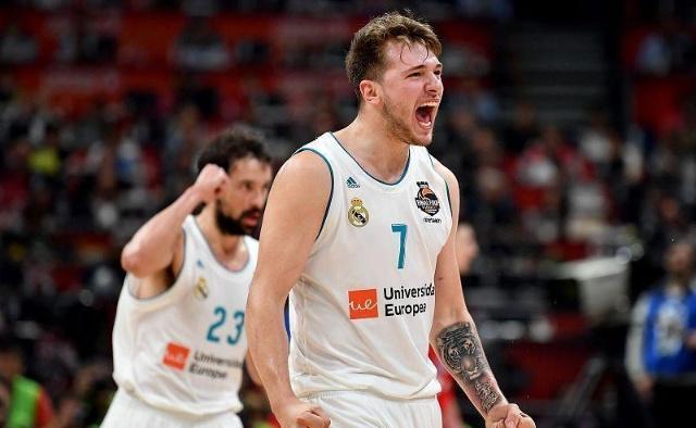 上海男篮23分大胜！淘汰香港金牛，张镇麟6分6篮板，弗格19分（上海男篮23分狂胜送香港金牛出局，弗格19分，张镇麟6分6板）